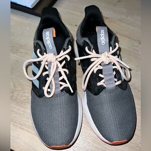 Adidas Adiwear Sports Tennis Shoes. Great condition, just never wear. Size US 8